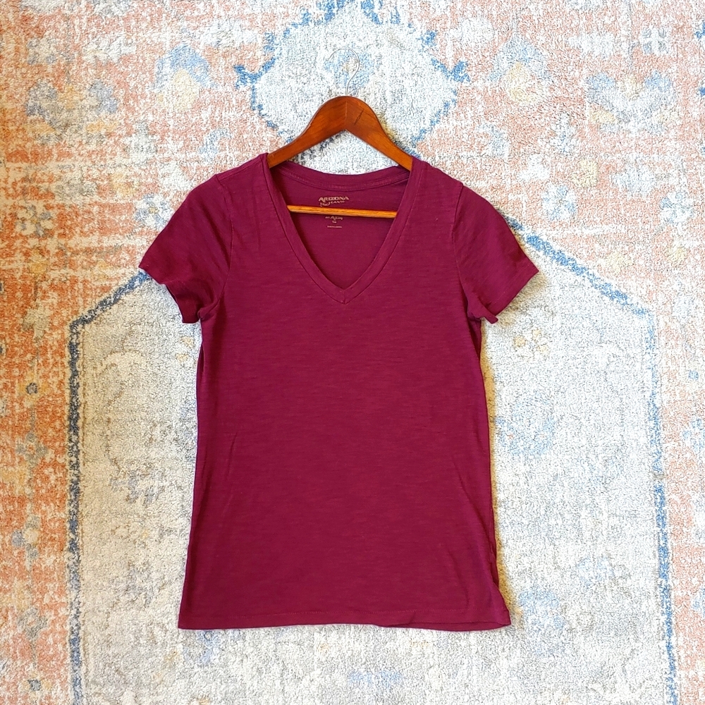 ARIZONA JEANS CO | Cranberry Stretch V Neck Tee